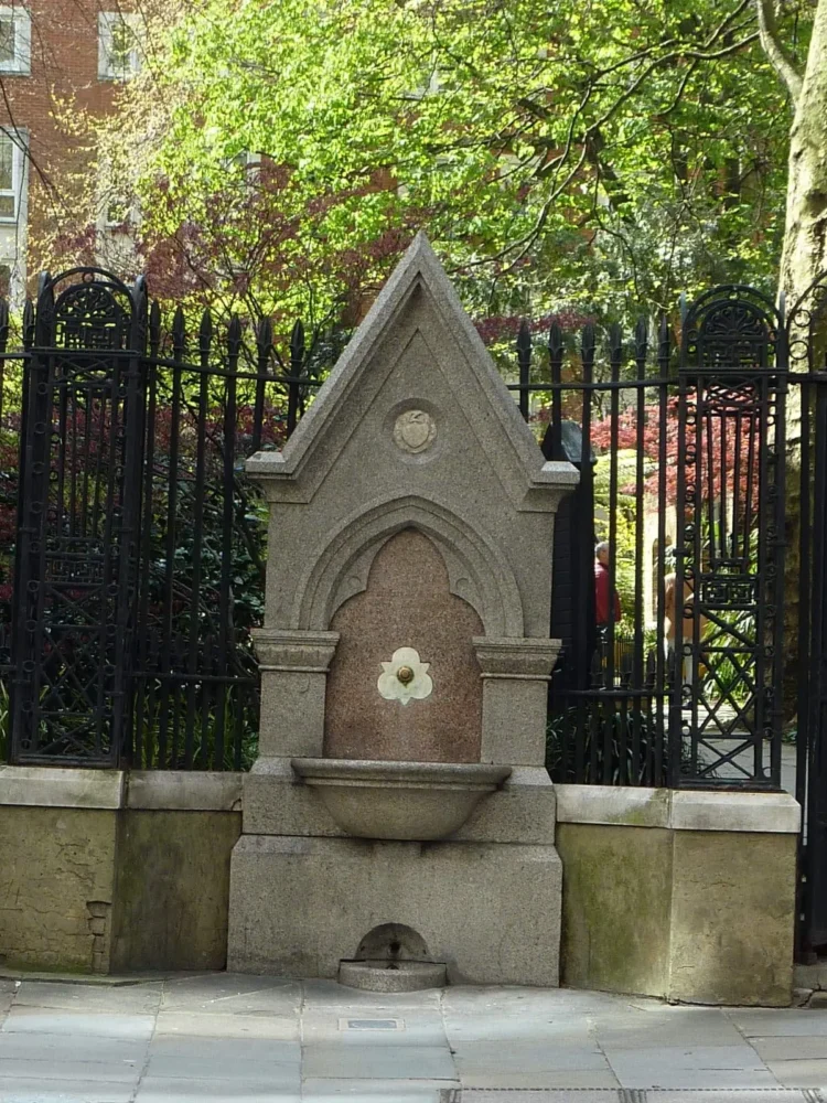 Postmans Park entrance