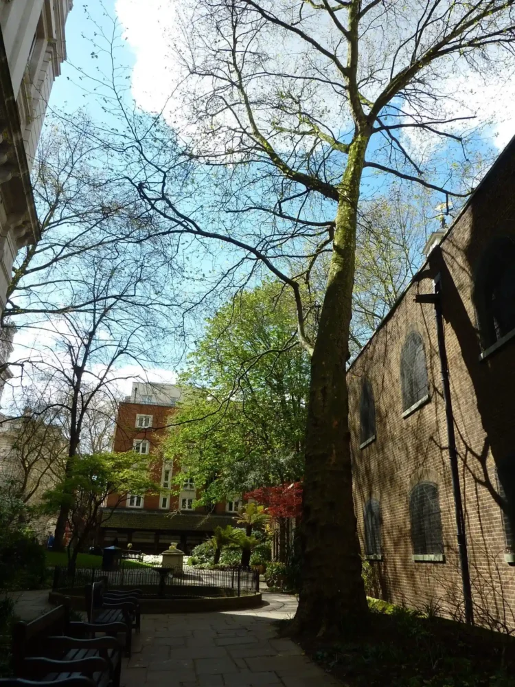 Postmans Park fountain and memorial