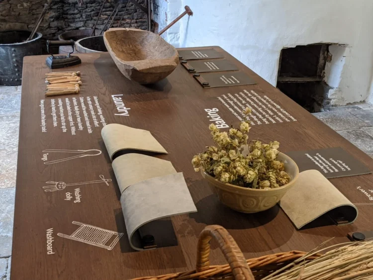 historical object spot illustrations for kelmscott manor by kati lacey freelance illustrator